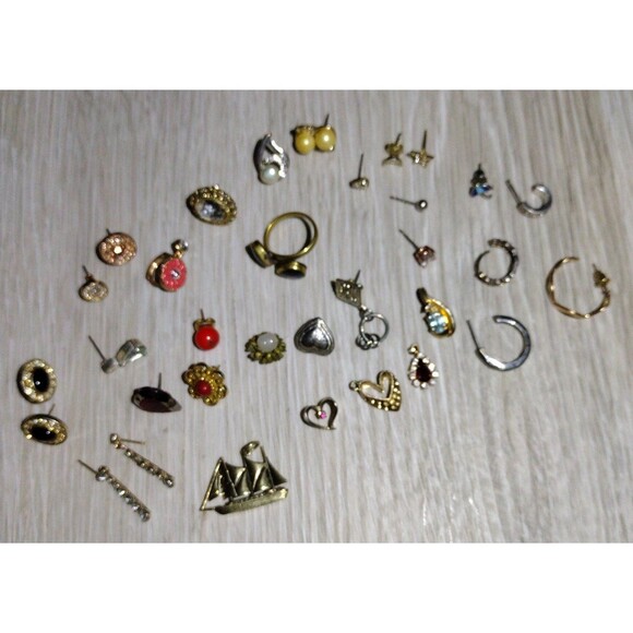 Misc Variety Jewelry Lot - Vintage, Single Earrings, Pendants, Etc. - Picture 3 of 8